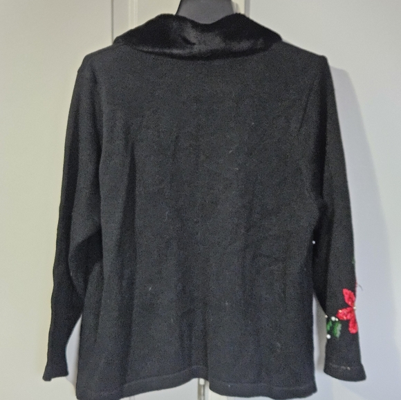 Victoria Jones holiday cardigan - Picture 2 of 3